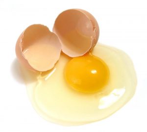 Ăn trứng gà sống có tác dụng gì và nên ăn số lượng như thế nào?